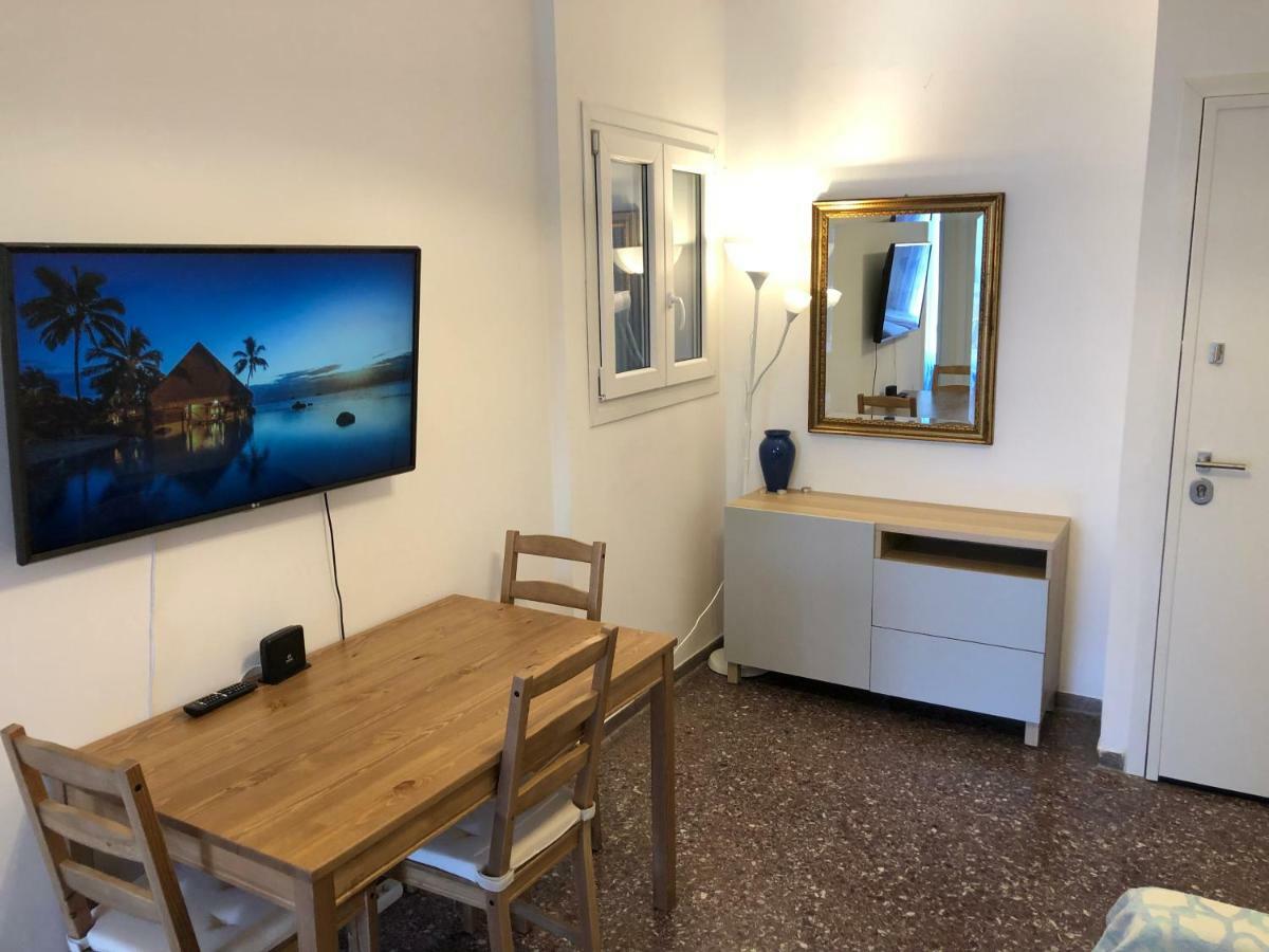 Metaxourgio Spacious Two Bedroom Apartment Athen Eksteriør bilde
